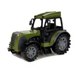 Zelený traktor s vlečkou a zvířátkem na dálkové ovládání