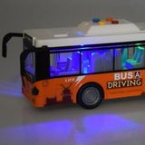 Oranžový autobus s otevíracími dveřmi