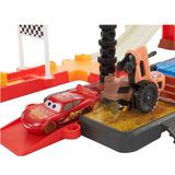 Závodní dráha s odpalovačem Cars Zygzak Lightning McQueen v boxu