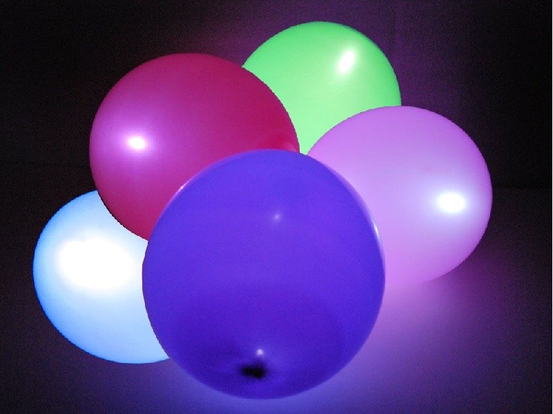 Levně Barevné balóny s LED osvětlením - 5 ks